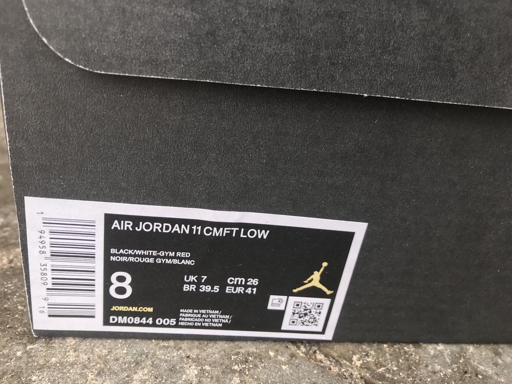 Jordan 11 CMFT low black/red