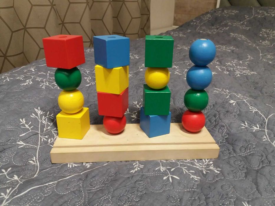 Деревьяна пірамідка розвиваюча