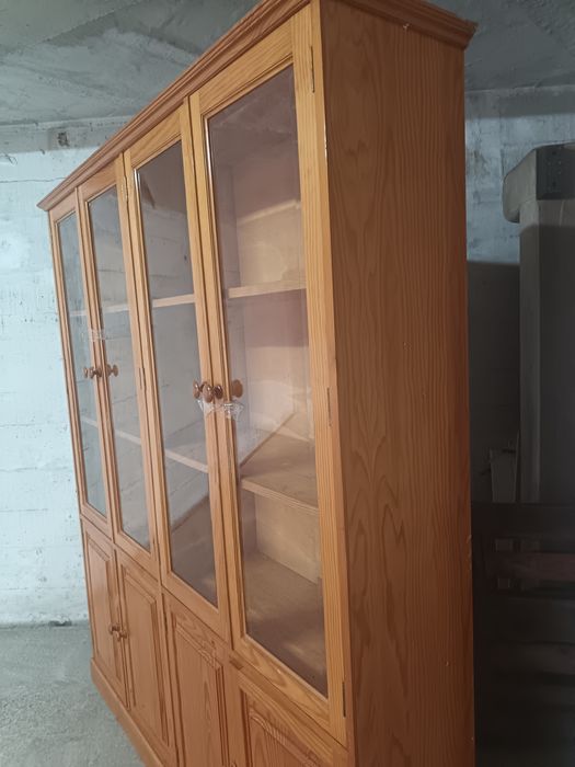 Vendo Armário Nojo Madeira maciça