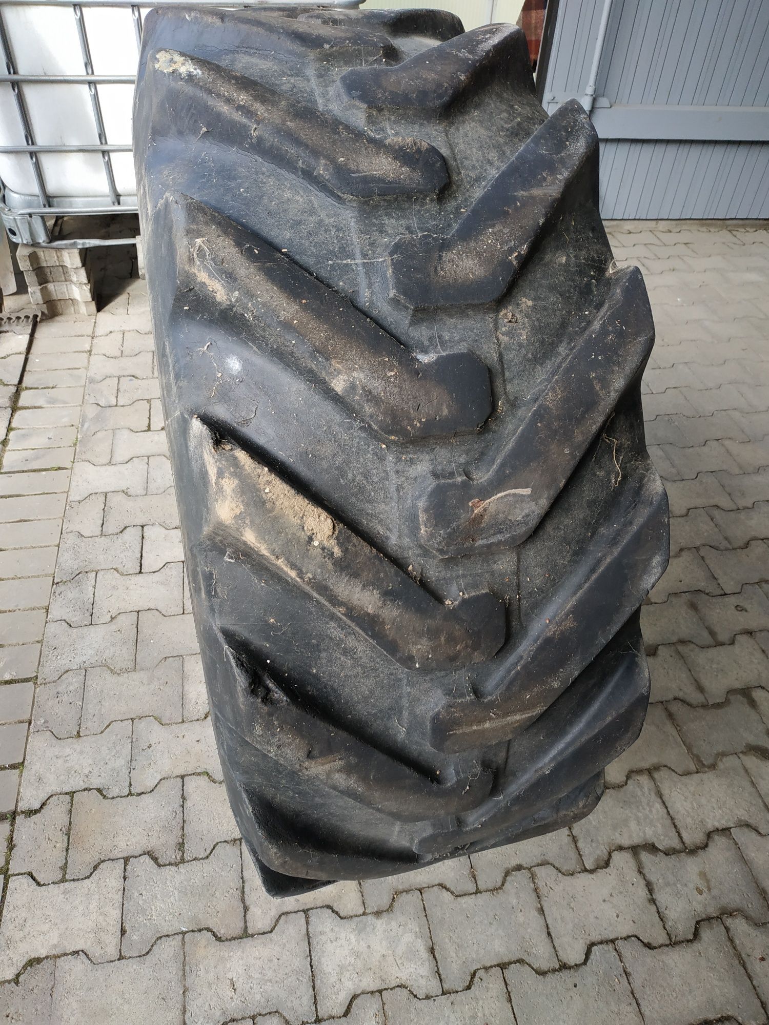 Opona przemysłowa 440/80-24 Michelin Manitou bezdętkowa rolnicza duża