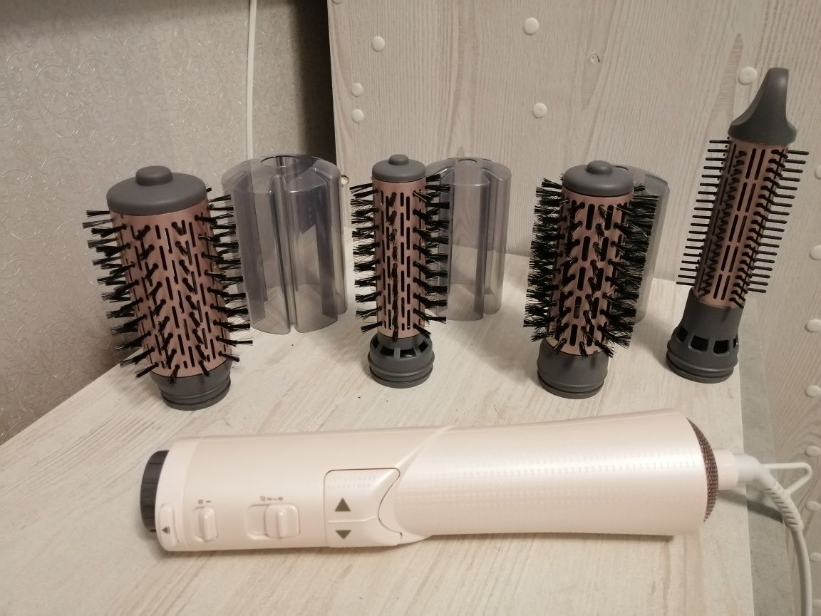 Продам Фен-щітка Philips BHA735/00
