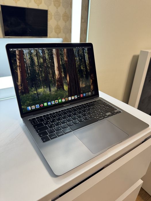 Ноутбук Apple MacBook air 13 8/256sd core i3 1,1