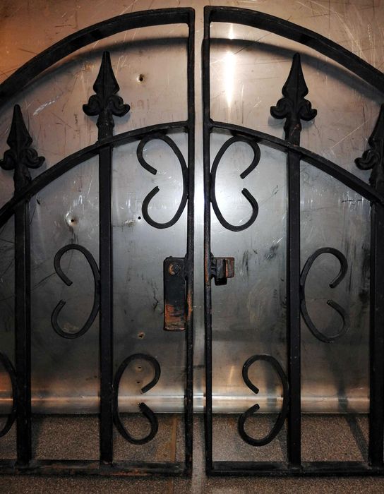 Drzwiczki otwierane kraty stalowe do okienka kominka dekoracji 53 x 48