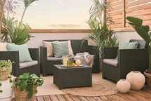 Conjunto sofás e mesa de jardim