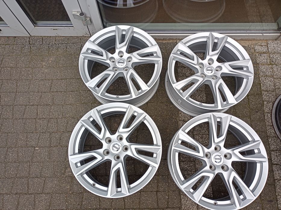 18" Volvo XC60 XC90 S40 V50 S60 S80 V90 Cross Country FORD Kuga Focus