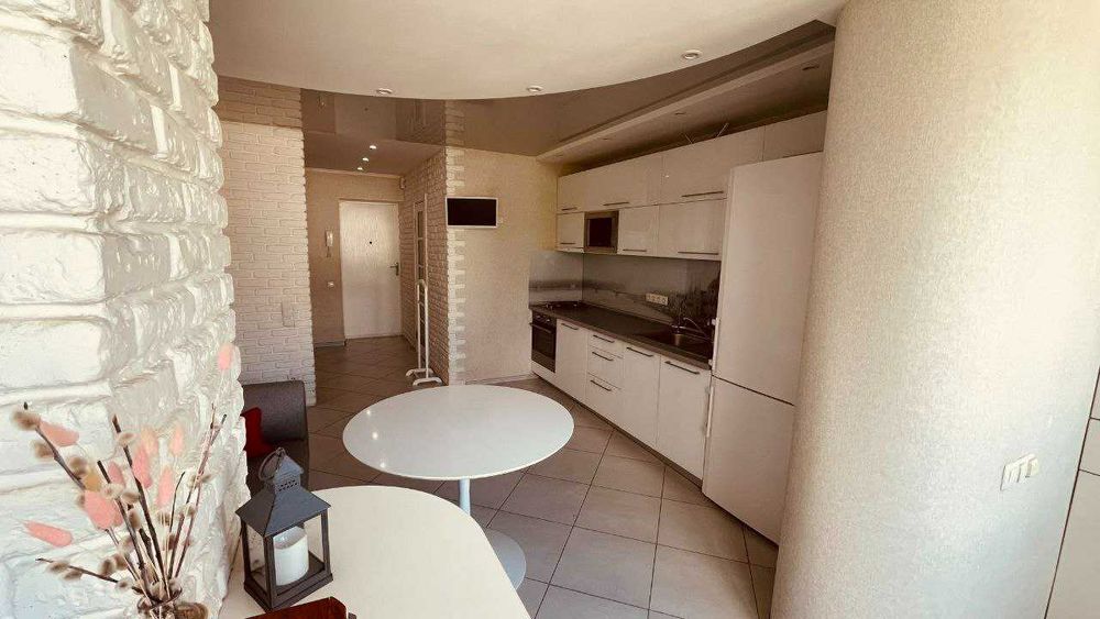 Продам однокімнатну квартиру в буд. 2013 року по вул. Зодчих 50Б