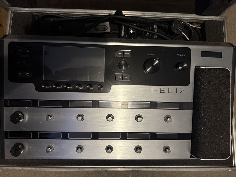 Pedaleira Line6 Helix Floor edição especial Platina