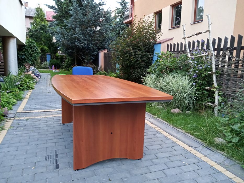 stół konferencyjny