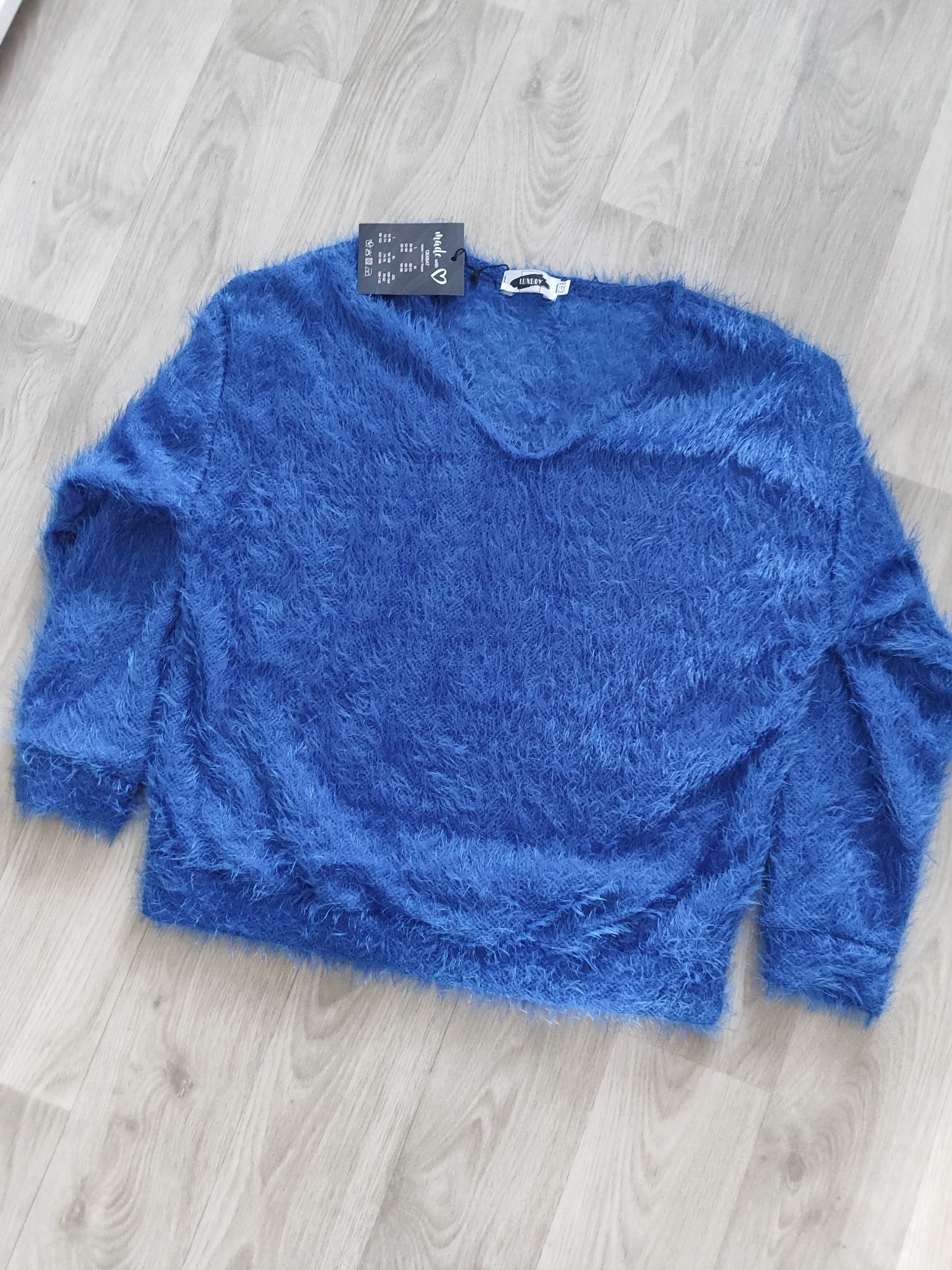 Синій м'який светр