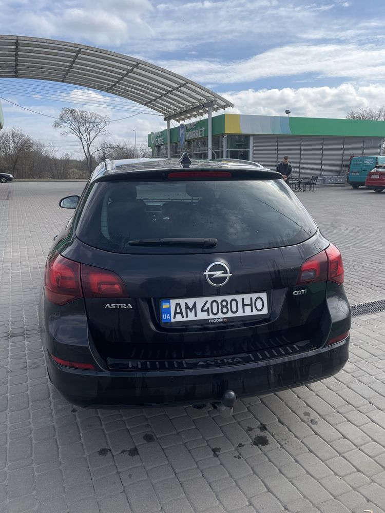 В продажу Opel Astra j