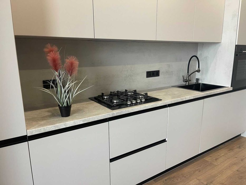 Немовірно світла та красива, двокімнатна квартира, вул. Молодіжна 5