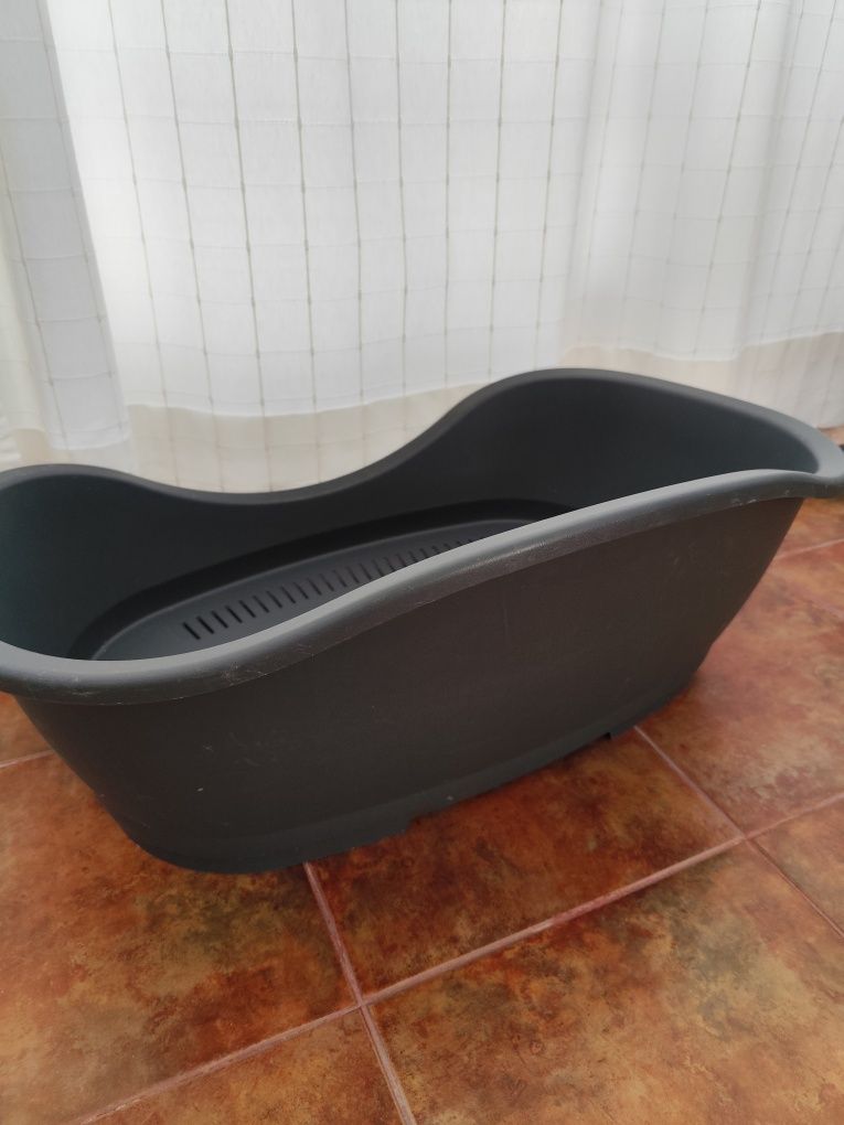 Cama plástica para cão