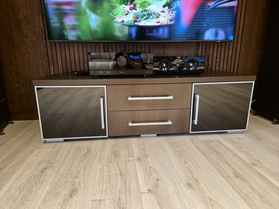 Szafka rtv orzech + czarne szyby