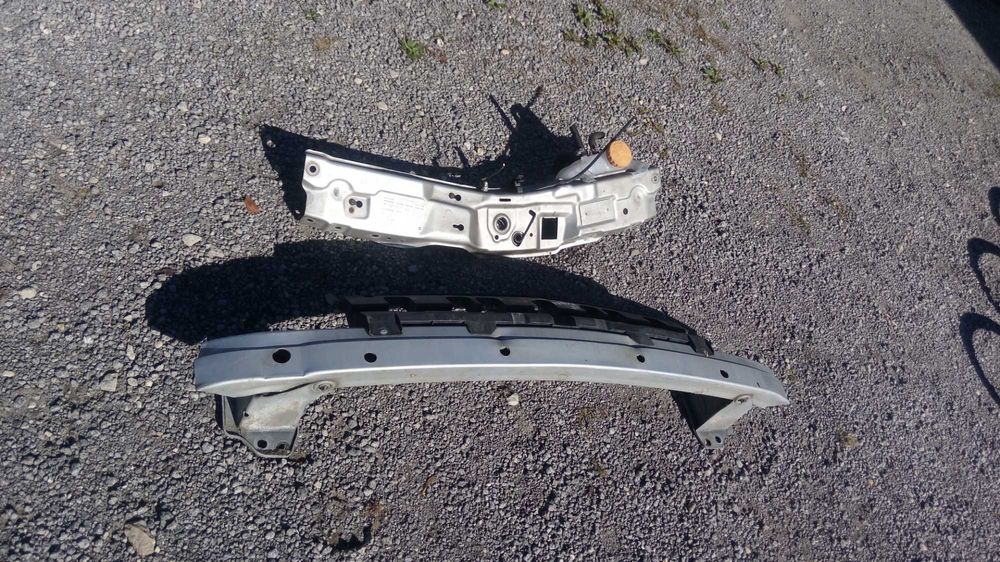 Opel Meriva A Belka zderzaka Przód Pas górny srebrny Z157