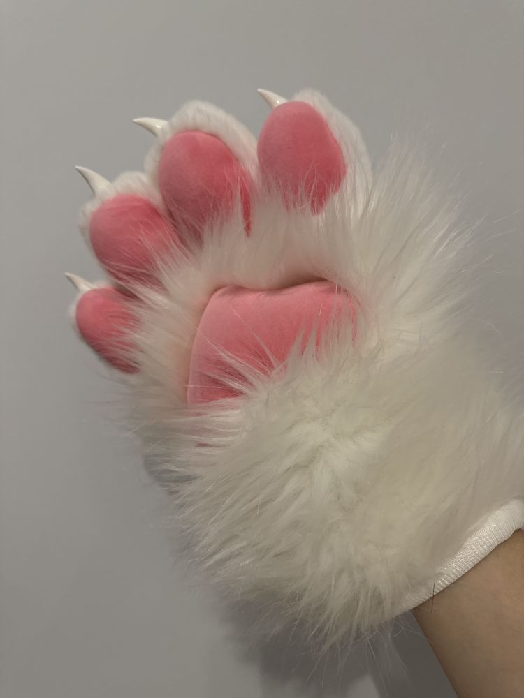 furry fursuit łapki białe