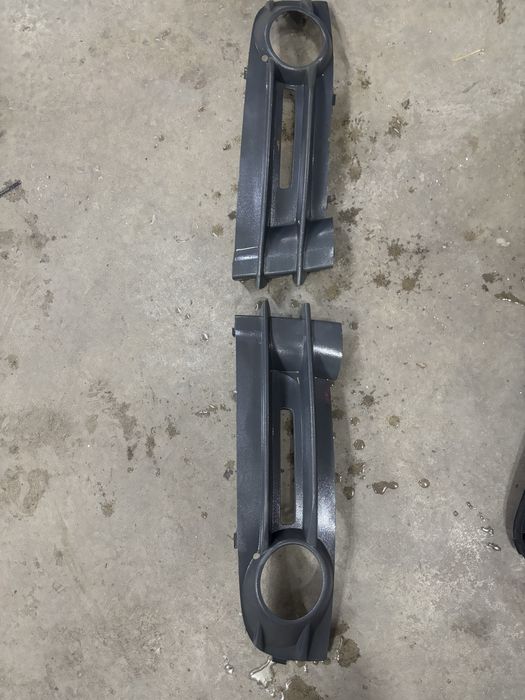 Решітка в бампер оригінал ліва 2K0853683 Фольсваген Caddy 2004-