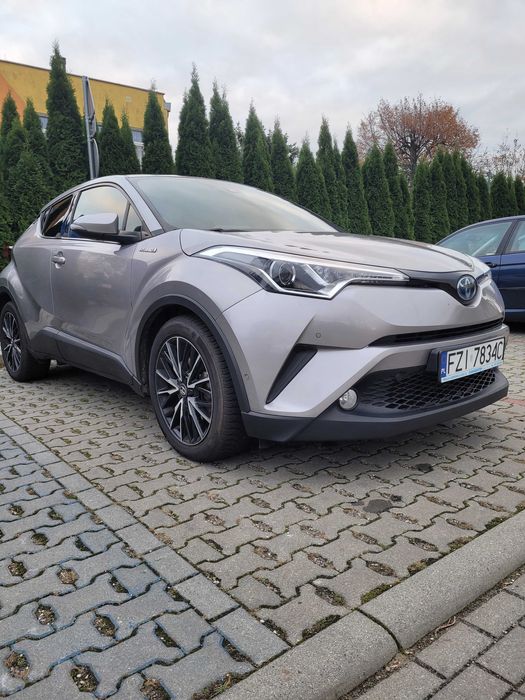 Toyota C-HR 1.8 hybrid 2018 roku wersji wyposażenia PRESTIGE.
