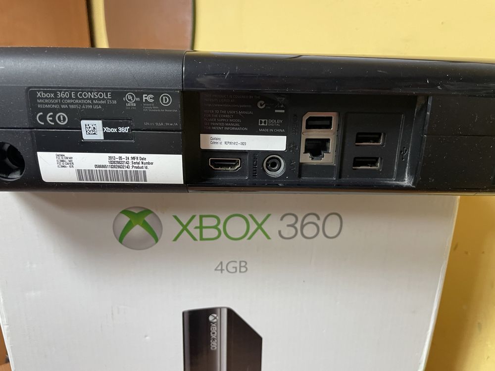 Konsola XBOX 360 z Padem w Kartonie