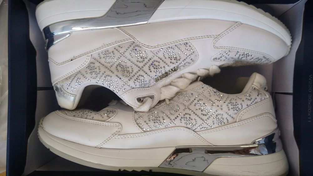 Guess 40 Buty Damskie Białe Srebrne Sneakersy Fljmox Logowane T526