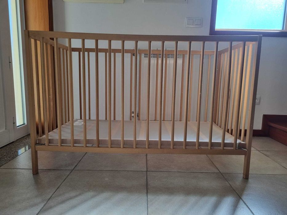 Berço + colchão + forra do colchão + protetor do berço - Tudo IKEA