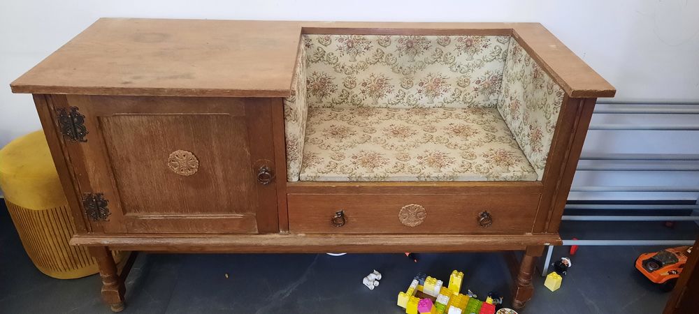 Sprzedam telefoniarkę szafkę z siedziskiem