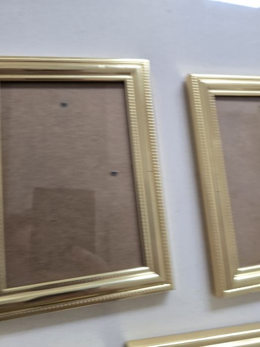 Pięć złotych ramek do powieszenia