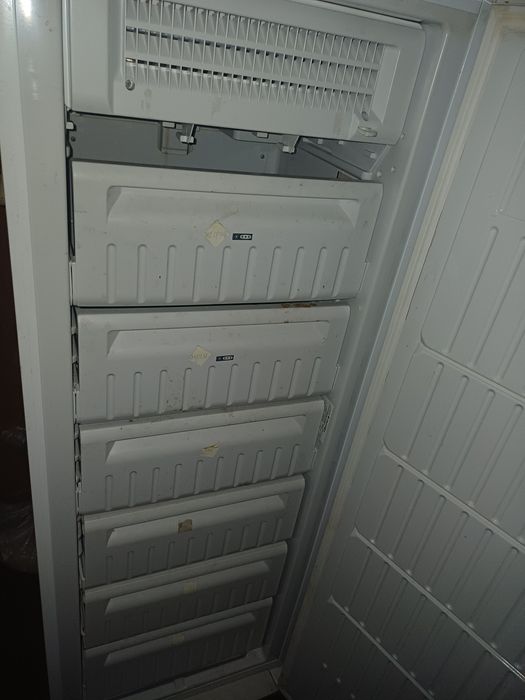 Продам морозилку INDESIT no frost.