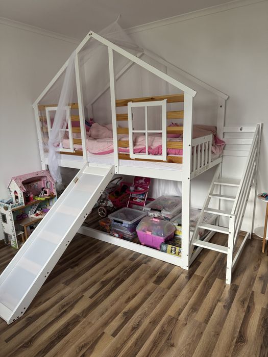 Łóżko piętrowe ze zjeżdżalnią