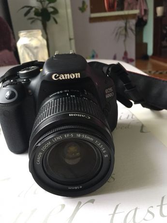 Фотокамера дзеркальна Canon EOS 600D