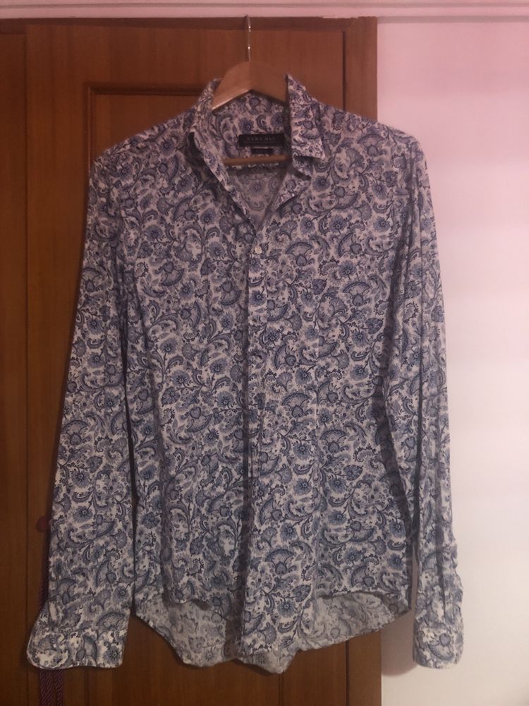 Camisa azul estampado flores zara