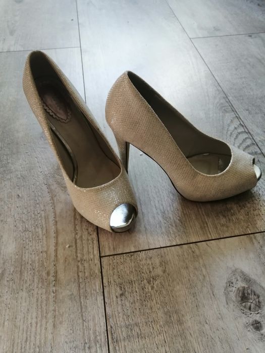 Sprzedam dwie pary butów srebrnych