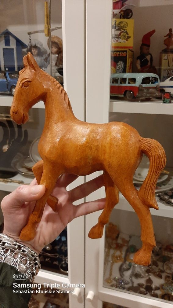 Piękny stary duży rzezbiony koń drewniany konik figurka vintage prl