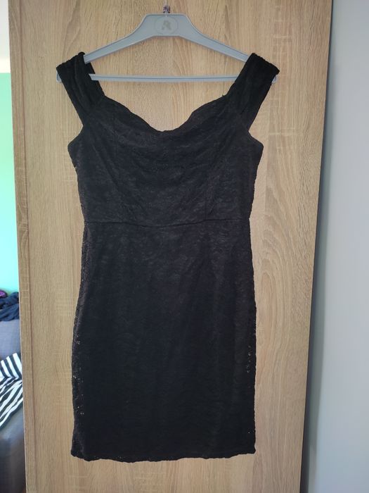 Sukienka na ramiączkach klasyczna czarna