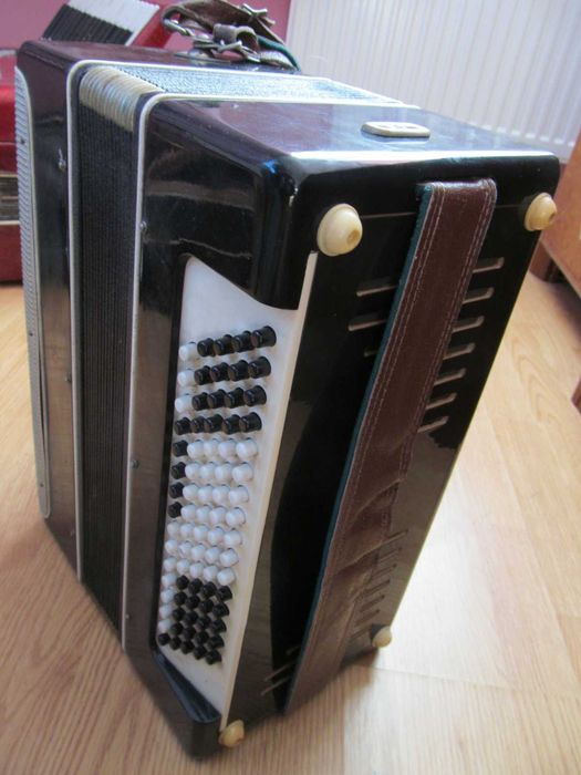 Stary Akordeon guzikowy,grający