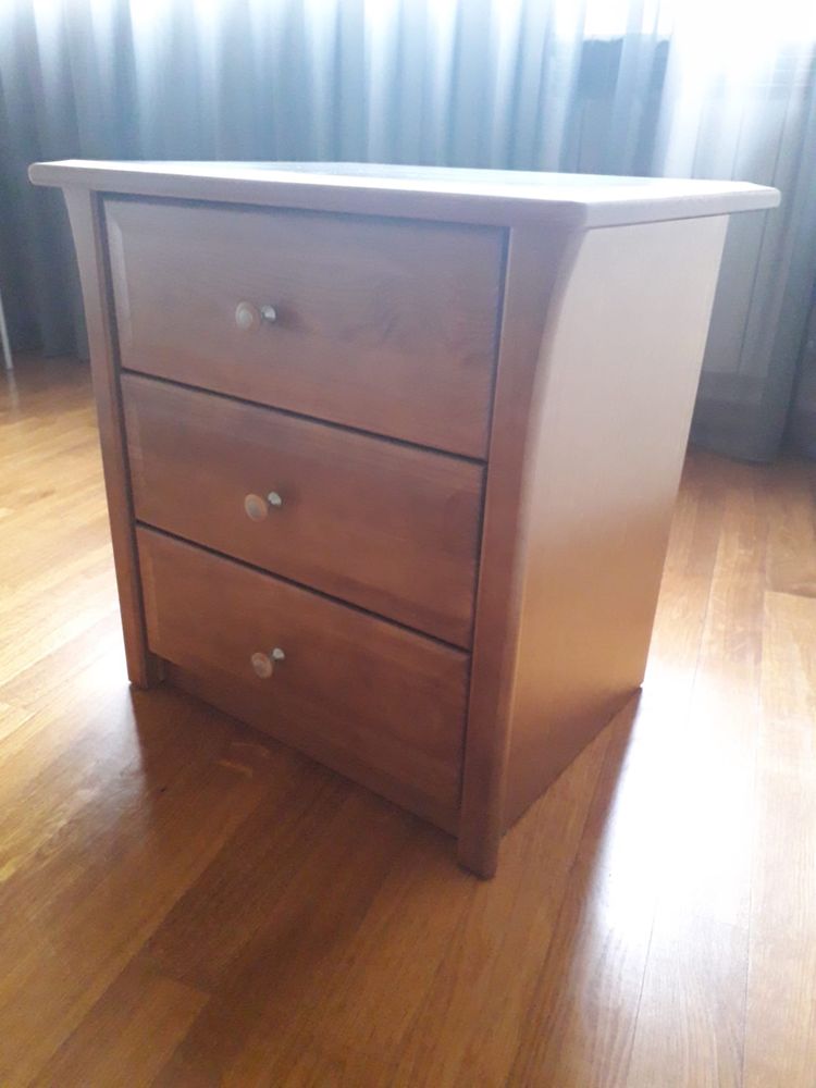 Cama solteiro com gavetao para ourra cama , 2 colchoes e 1 mesa cabece
