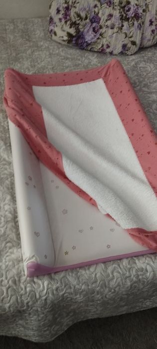 Przewijak dla dziecka na łóżeczko