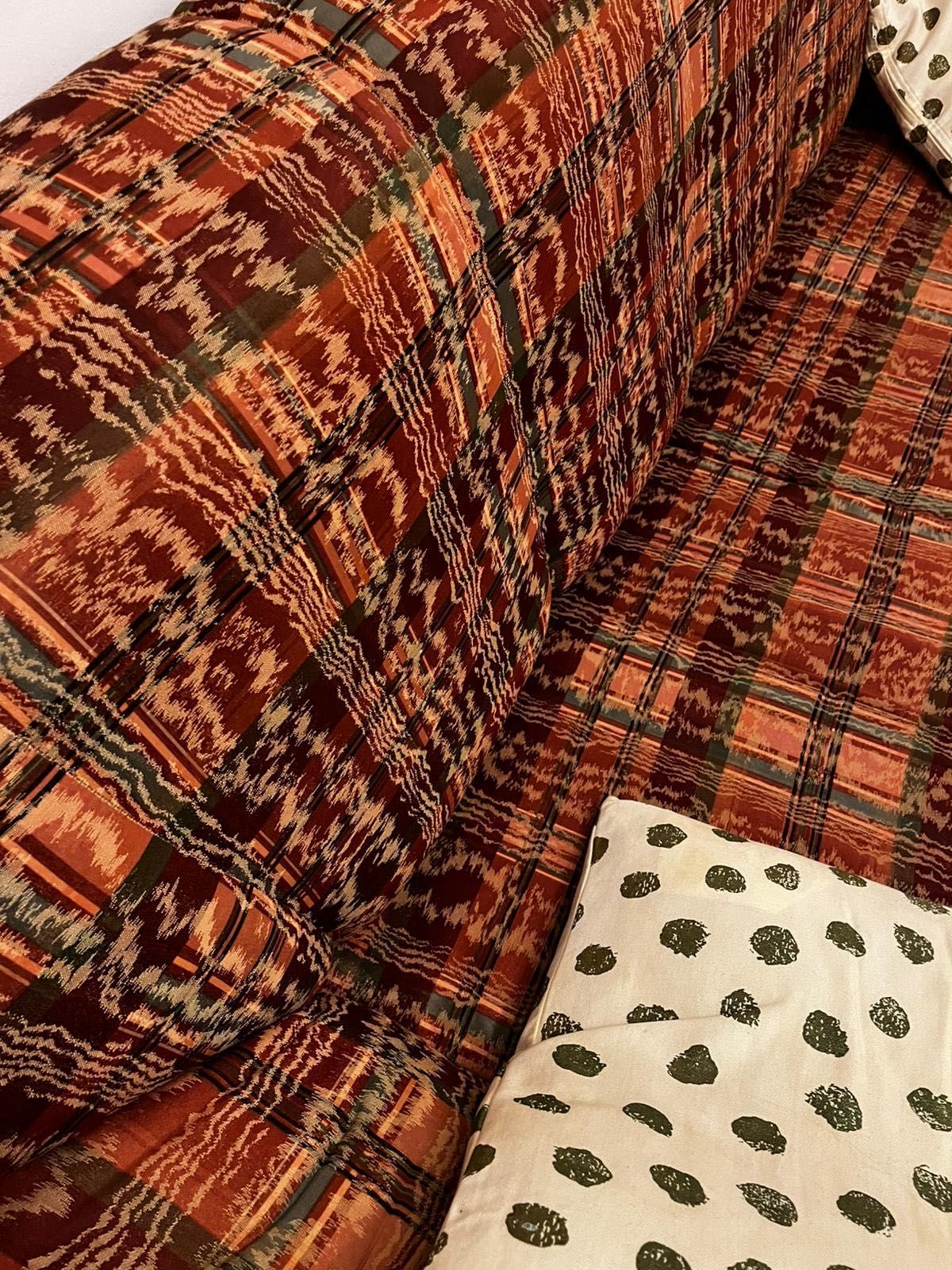 Sofá Vermelho com padrão