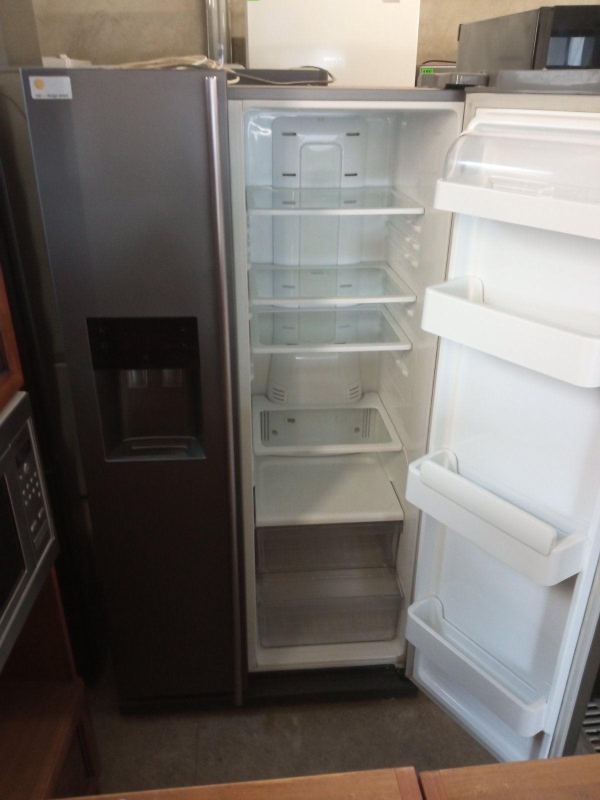 Холодильник з камерою