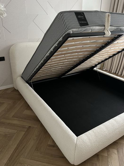 Ліжко в наявності. 160/200см.