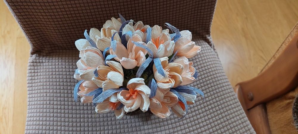 Kwiaty z bibuły pomarańczowe