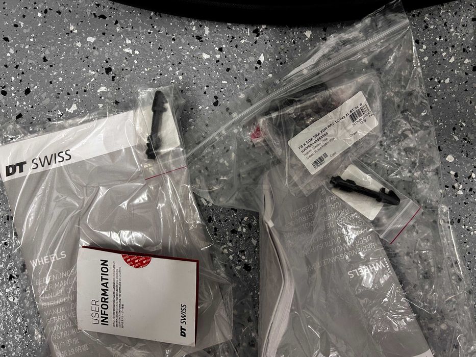 DT SWISS PR1400 Dicut 21 700C Shimano/SRAM, jak nowe