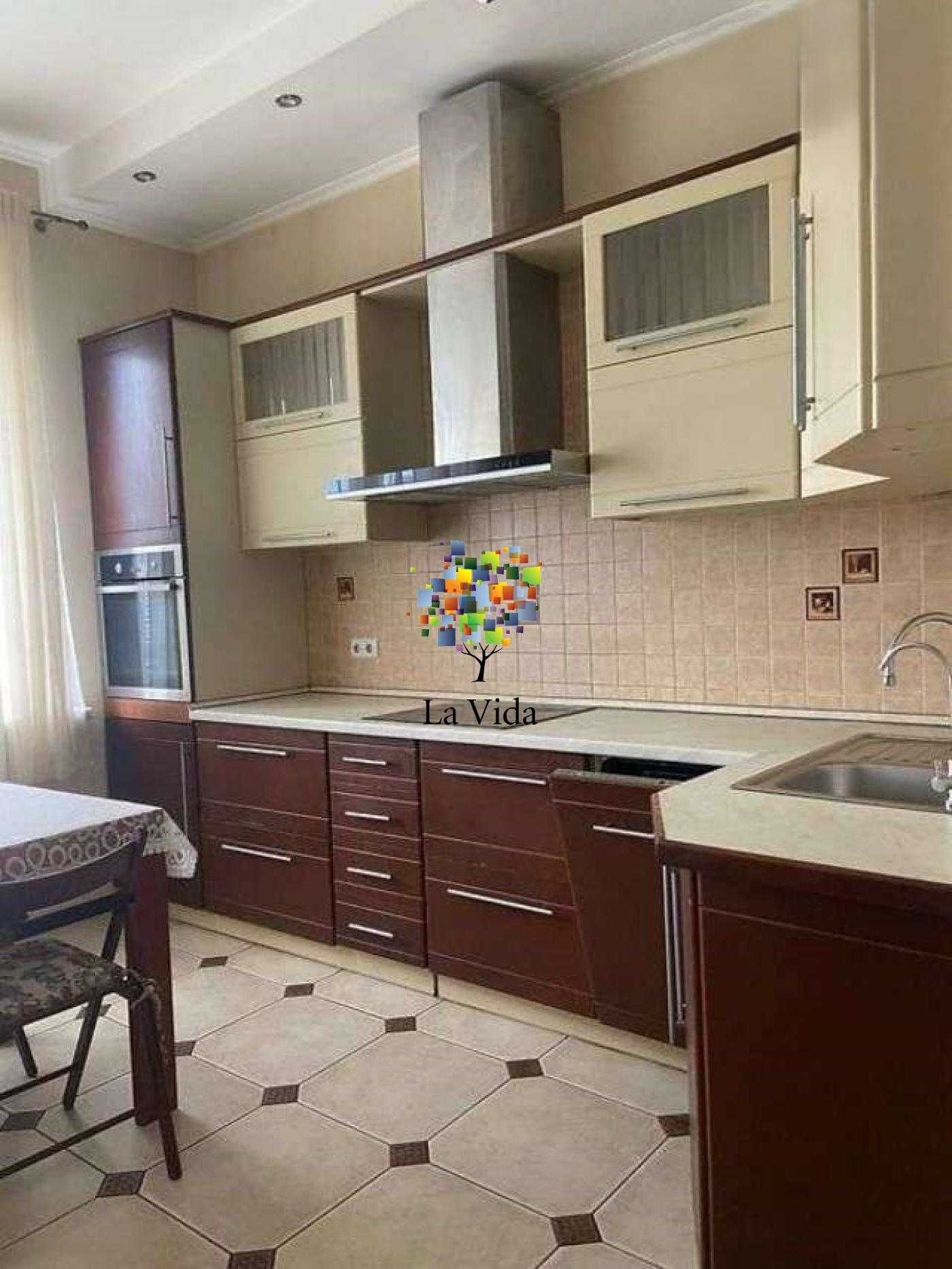 Продаж 2к квартири Урловська 16/37