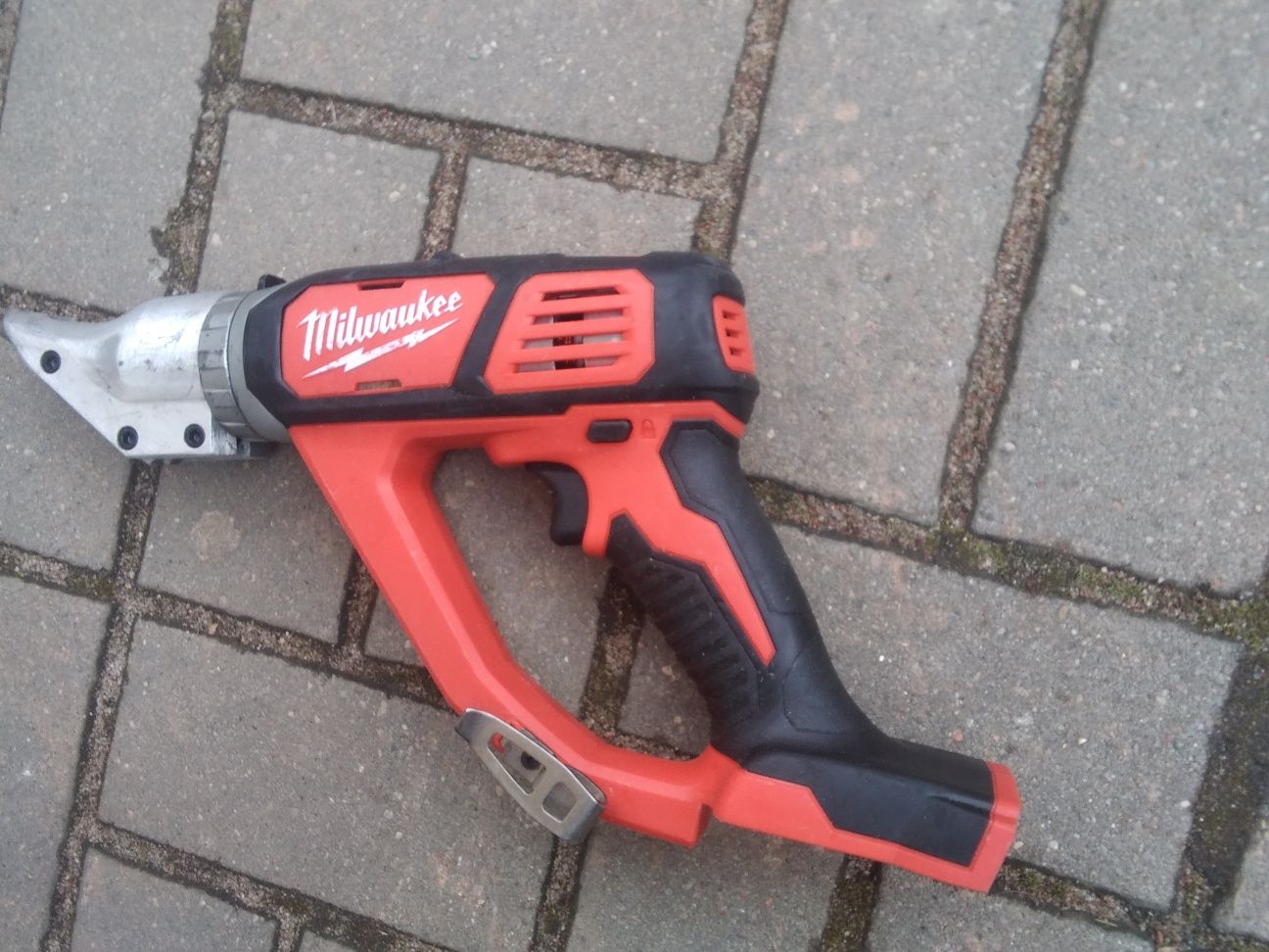 Nożyce do blachy Milwaukee M18 BMS12