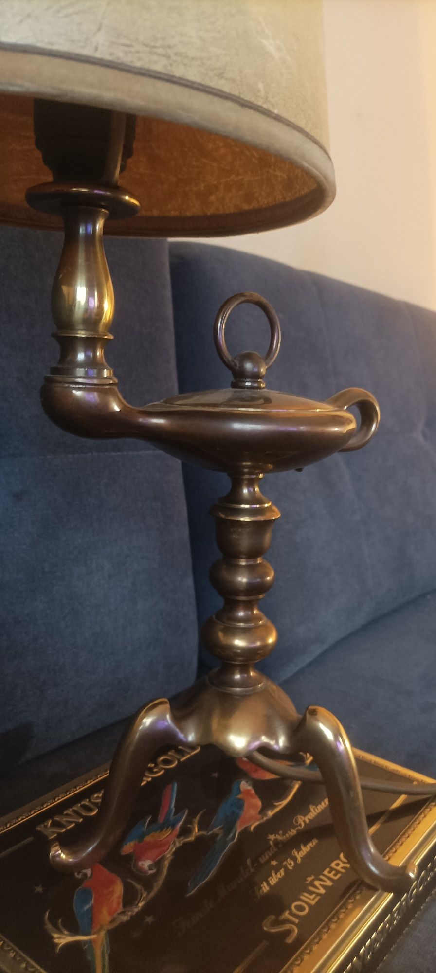 Ciekawa lampa w kształcie lampy alladyna