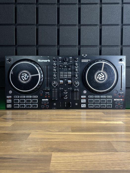 Numark Mixtrack Pro FX