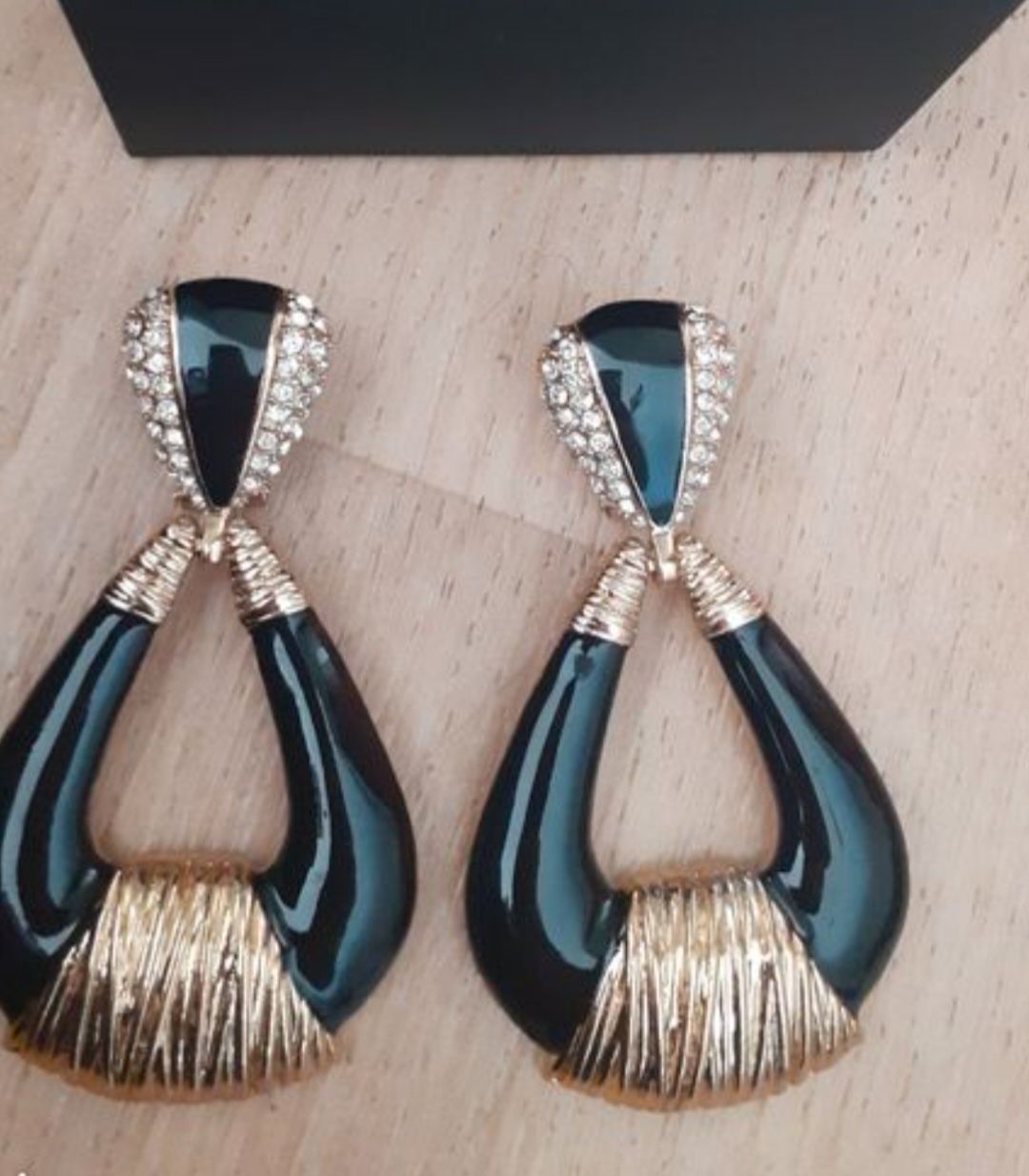 Brincos em bijutaria novos