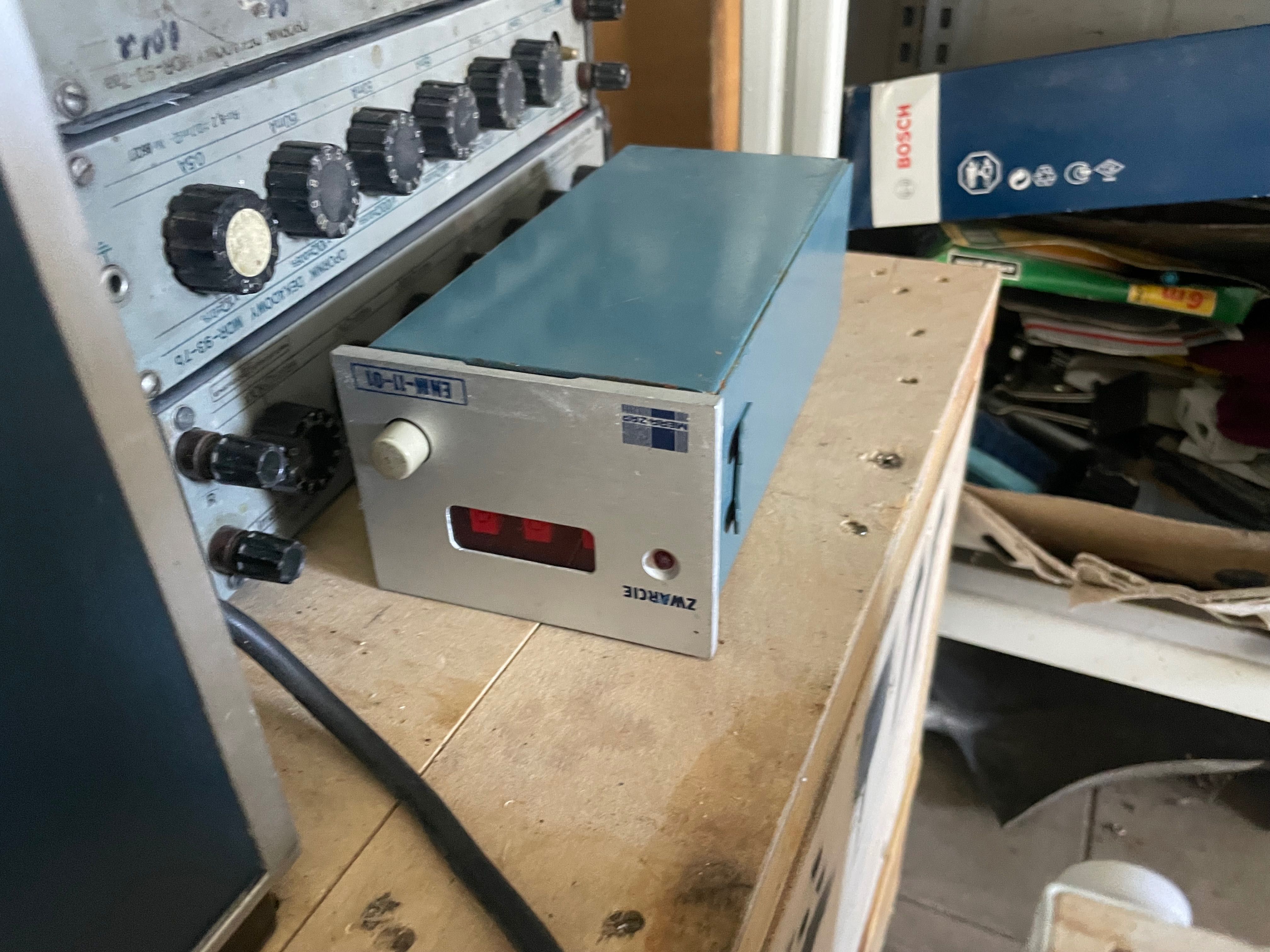 Zasilacze stabilizowane mierniki oporniki Polska elektronika zabytkowa