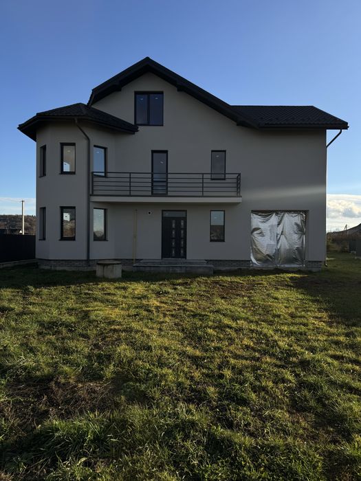 Будинок в горах біля Франківська