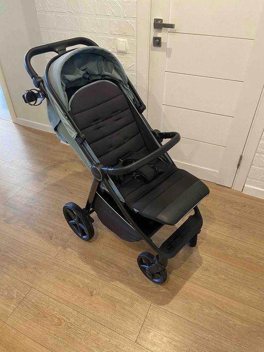 Прогулянкова коляска Carrello Bravo