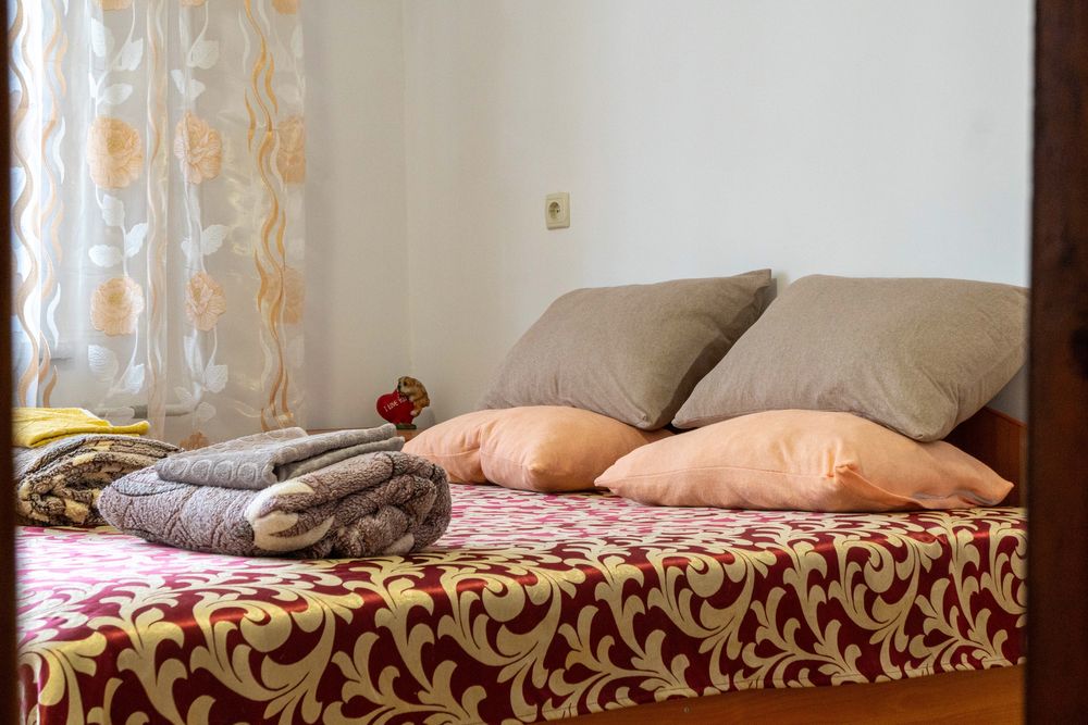 Вільна з 3-го. 2-х кімн.поверх 2 , подобово , посуточно, потижнево